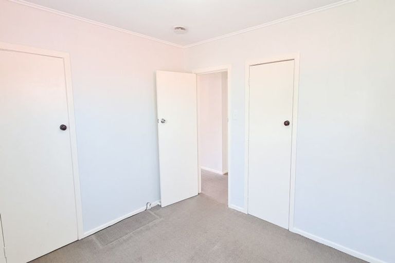 Photo of property in 50 Batchelor Street, Newlands, Wellington, 6037