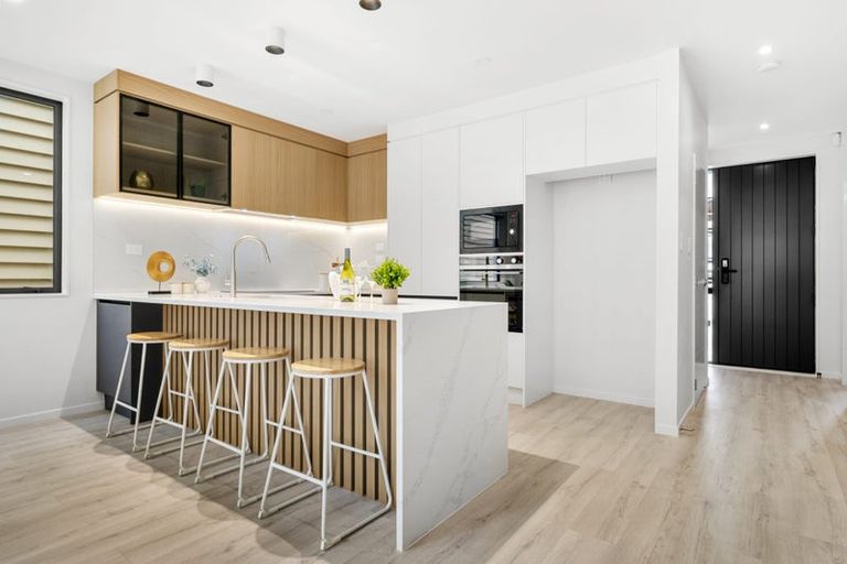 Photo of property in 102b Te Oneroa Way, Long Bay, Auckland, 0630