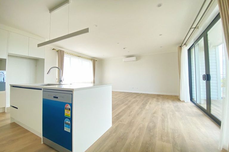 Photo of property in 37b Forrest Hill Road, Milford, Auckland, 0620