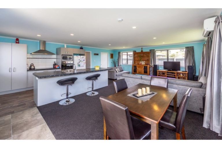 Photo of property in 8 Carteret Place, Aranui, Christchurch, 8061