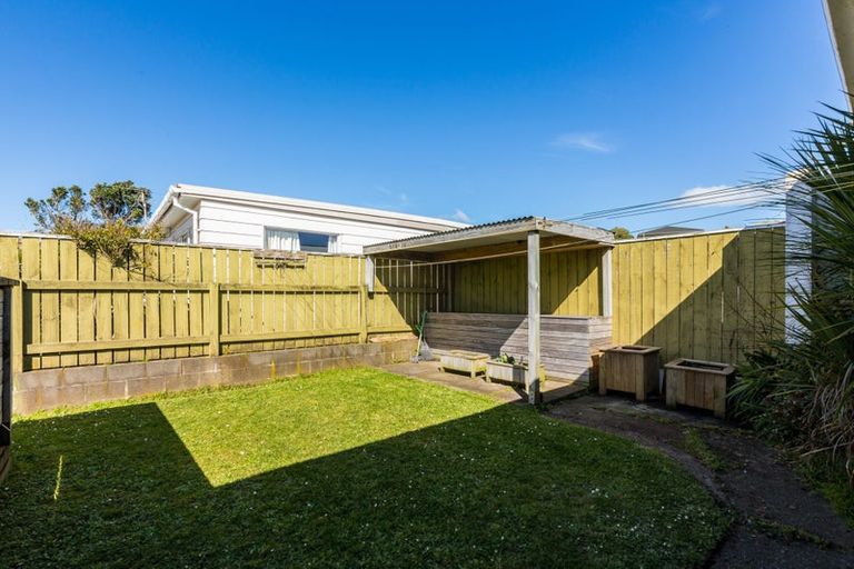 Photo of property in 2a Colchester Crescent, Newlands, Wellington, 6037