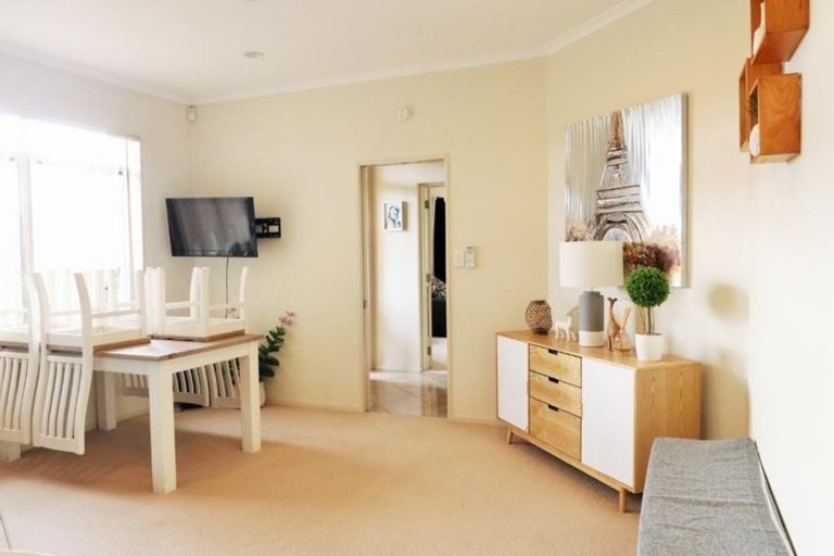 Photo of property in 18a Philson Terrace, Browns Bay, Auckland, 0630