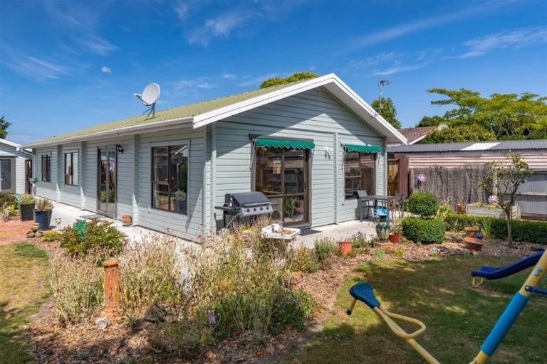 Photo of property in 6 Tracy Place, Redwood, Christchurch, 8051