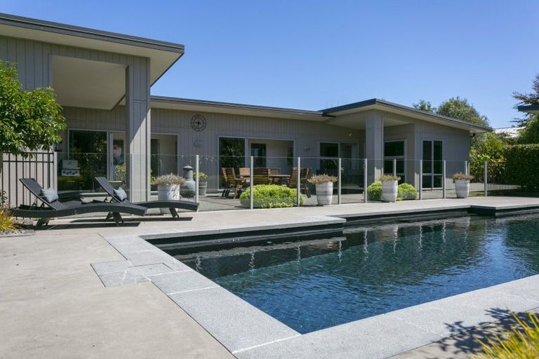 Photo of property in 27 Loch Views Road, Acacia Bay, Taupo, 3385