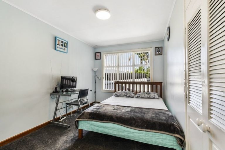 Photo of property in 2/6 Patons Road, Howick, Auckland, 2014
