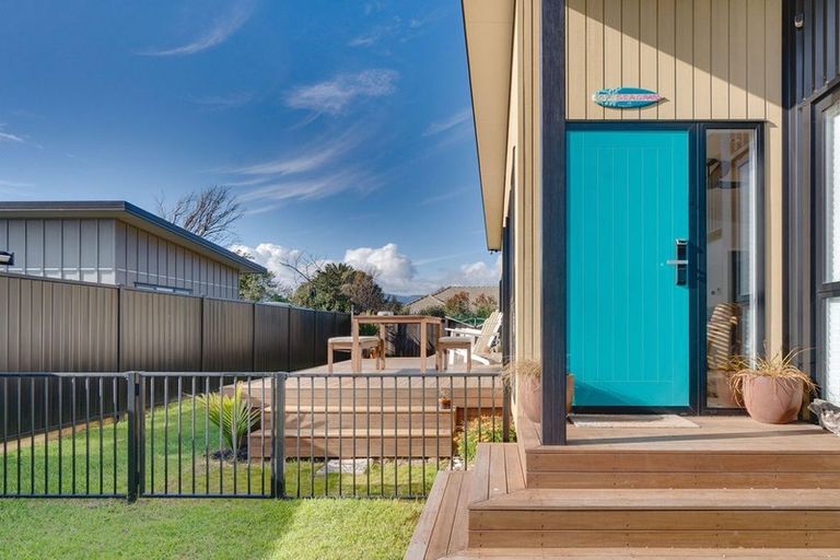 Photo of property in 37 Seagrass Place, Otaki Beach, Otaki, 5512