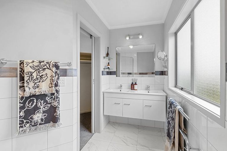 Photo of property in 44 Karamea Street, Whalers Gate, New Plymouth, 4310