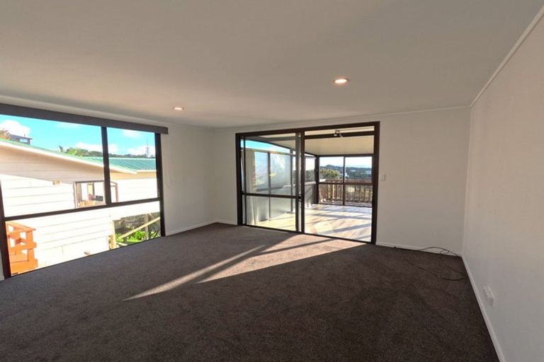 Photo of property in 951 East Coast Road, Torbay, Auckland, 0630