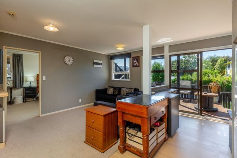 Photo of property in 19 Broadway, Picton, 7220