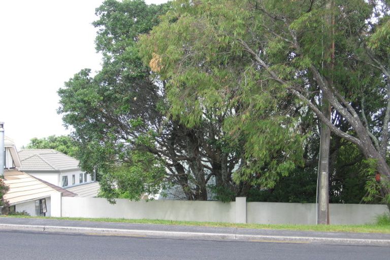 Photo of property in 2/228 East Coast Road, Forrest Hill, Auckland, 0620