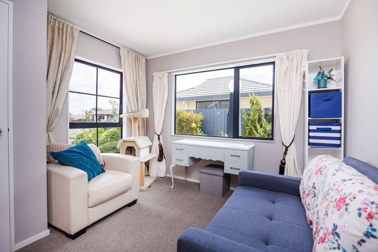 Photo of property in 21 Aspen Way, Kelvin Grove, Palmerston North, 4414