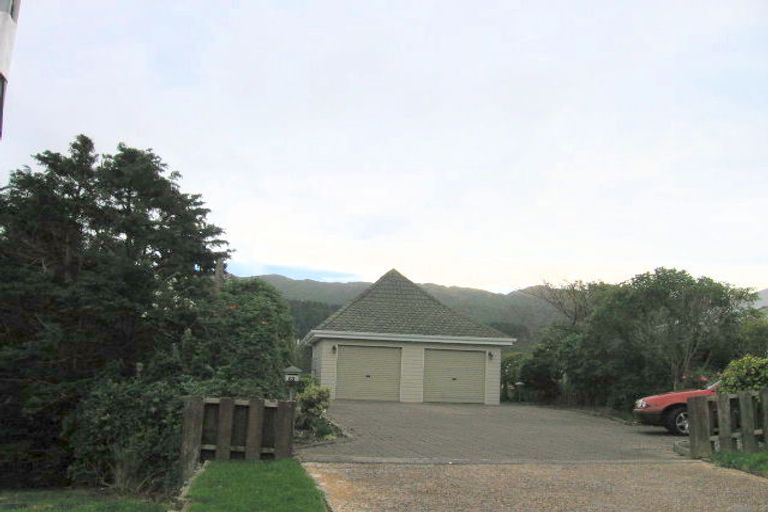 Photo of property in 53 Ranui Terrace, Tawa, Wellington, 5028