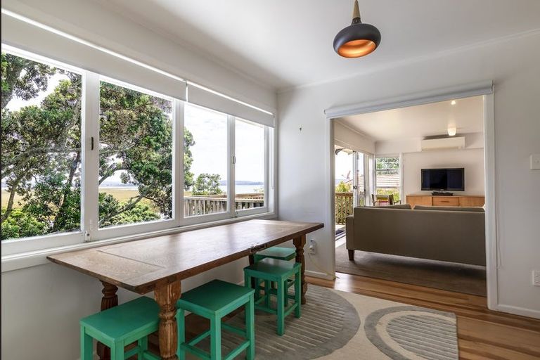 Photo of property in 40 Gill Avenue, Te Atatu Peninsula, Auckland, 0610