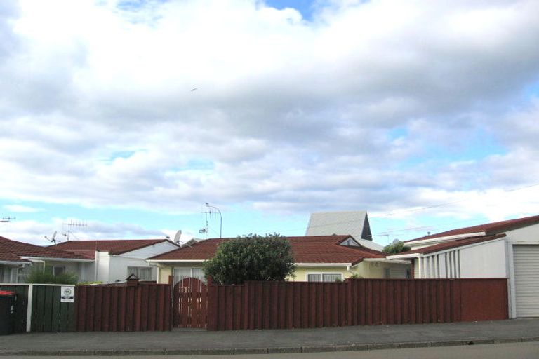 Photo of property in 1 Ferry Street, Seatoun, Wellington, 6022