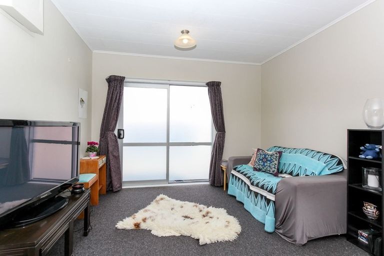Photo of property in 2/14 Huatoki Street, Vogeltown, New Plymouth, 4310