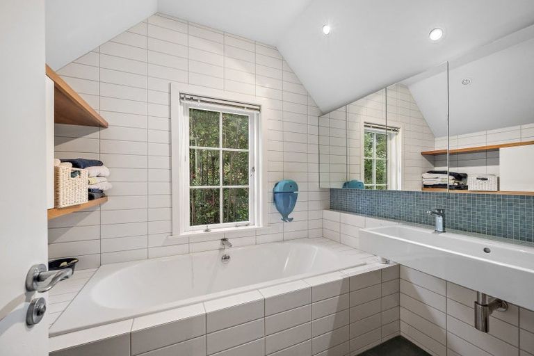 Photo of property in 14 Homewood Avenue, Karori, Wellington, 6012