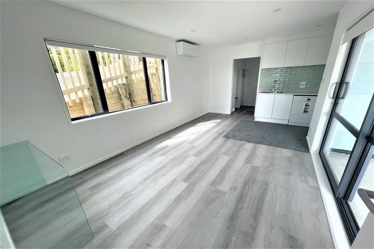 Photo of property in 14 Bonnard Place, West Harbour, Auckland, 0618