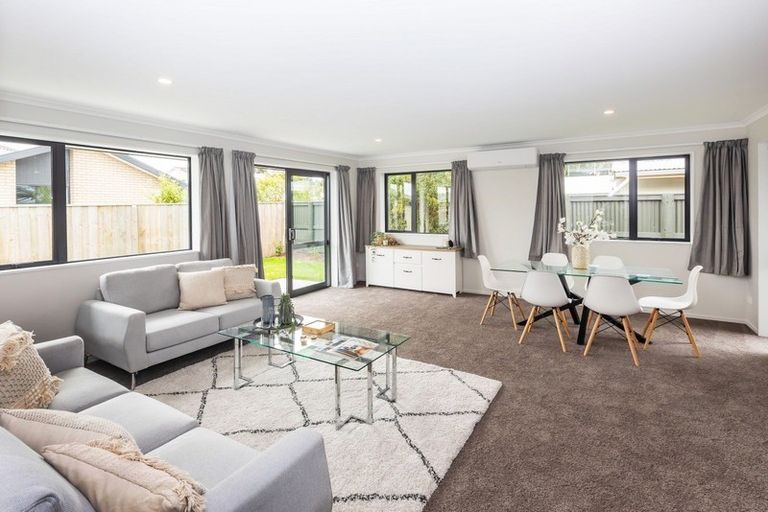 Photo of property in 7 Fairbairn Close, Halswell, Christchurch, 8025