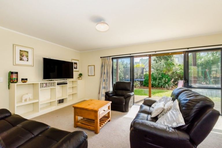Photo of property in 147 Field Way, Waikanae Beach, Waikanae, 5036
