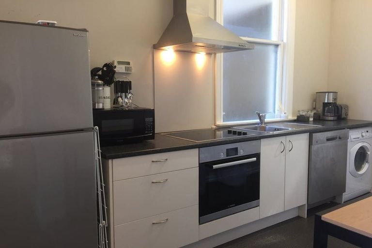 Photo of property in 17 Portland Crescent, Thorndon, Wellington, 6011