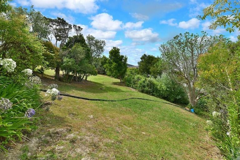 Photo of property in 19a Melandra Road, Stanmore Bay, Whangaparaoa, 0932
