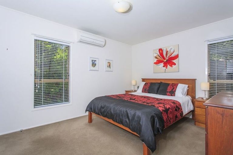 Photo of property in 2/12 Mistletoe Place, Browns Bay, Auckland, 0630