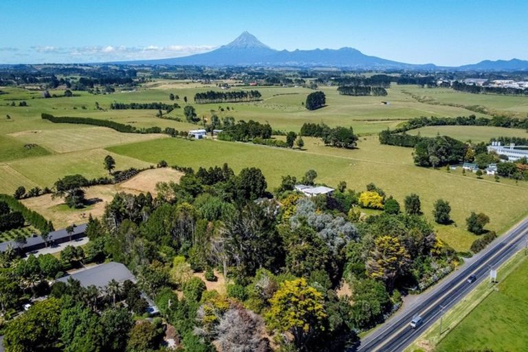 Photo of property in 1252 Devon Road, Sentry Hill, New Plymouth, 4373