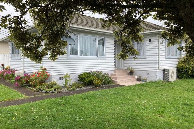 Photo of property in 21 Churchill Avenue, Manurewa, Auckland, 2102