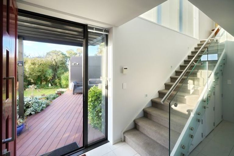 Photo of property in 74 Glenstrae Road, Redcliffs, Christchurch, 8081