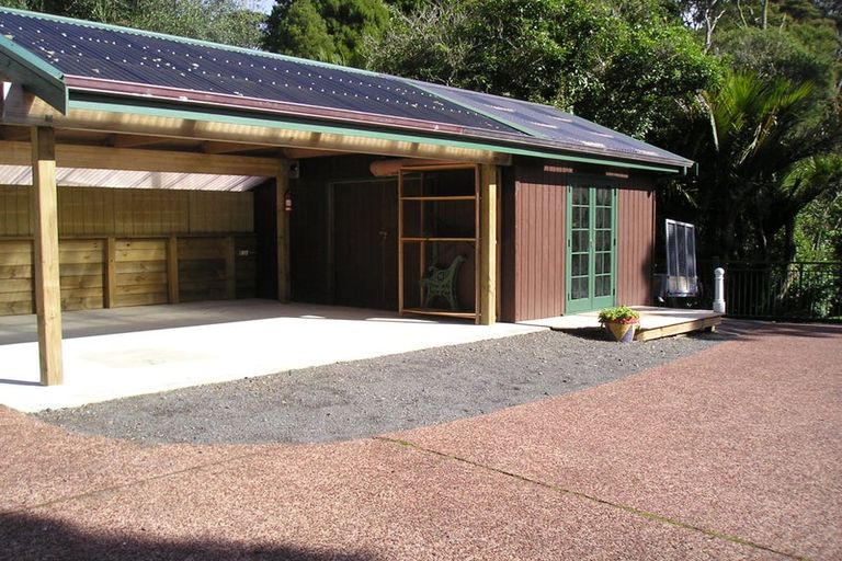 Photo of property in 214 Shaw Road, Oratia, Auckland, 0604