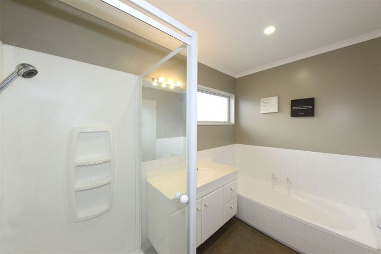 Photo of property in 11 Chateau Drive, Burnside, Christchurch, 8053