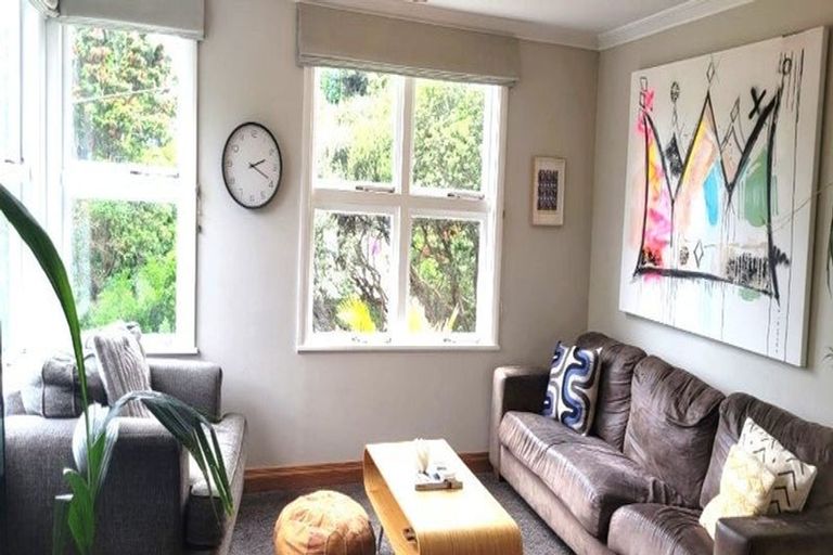 Photo of property in 6 View Road, Titahi Bay, Porirua, 5022