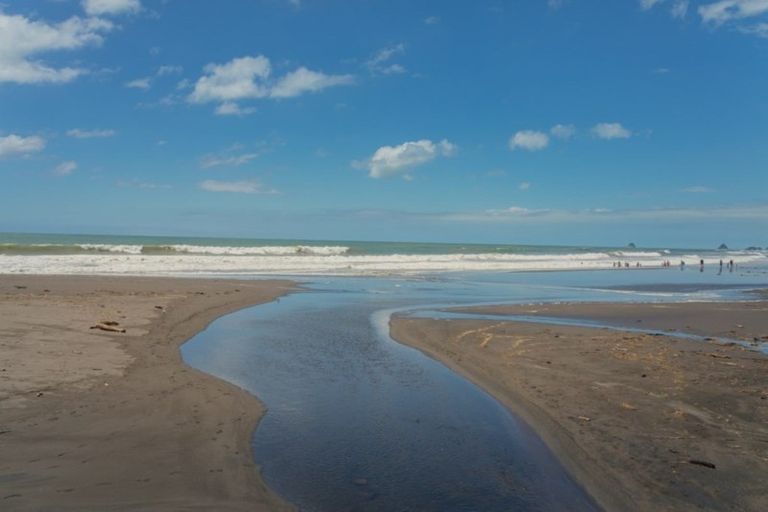 Photo of property in 36b Tasman Parade, Oakura, 4314