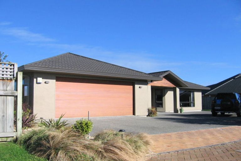 Photo of property in 3 Azara Court, Milson, Palmerston North, 4414