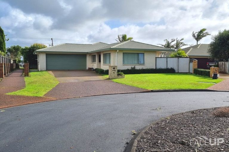 Photo of property in 22 Connemara Court, West Harbour, Auckland, 0618