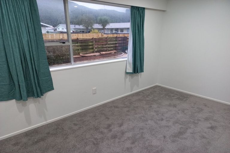 Photo of property in 2/306 Wellington Road, Wainuiomata, Lower Hutt, 5014