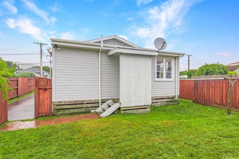 Photo of property in 10 Parakai Street, Paraparaumu, 5032