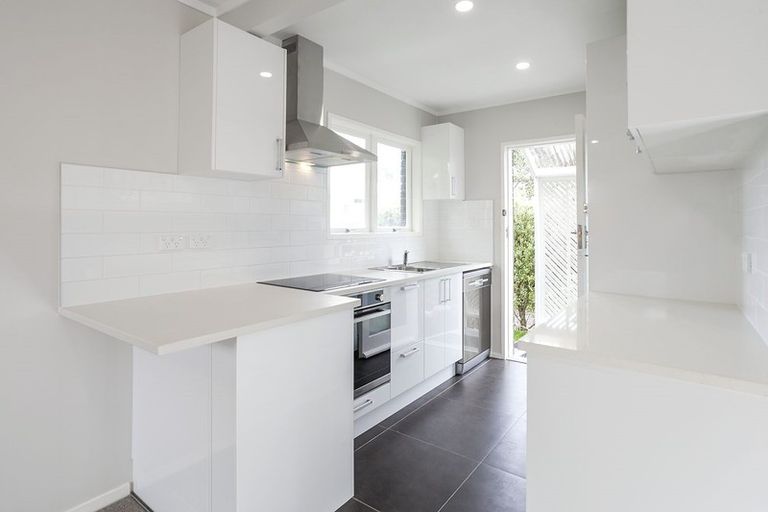 Photo of property in 2/7 Ashcroft Avenue, Mangere Bridge, Auckland, 2022