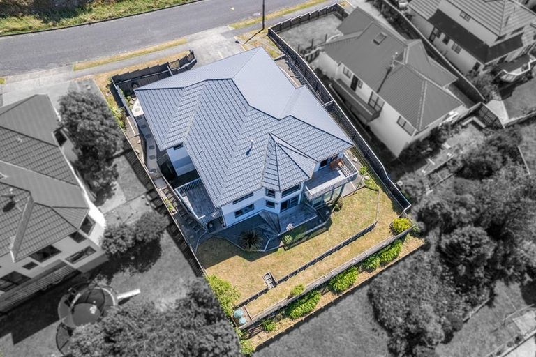 Photo of property in 11 Chastudon Place, Tawa, Wellington, 5028