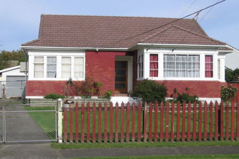 Photo of property in 2 Hooper Grove, Taita, Lower Hutt, 5011