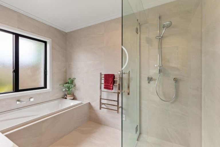 Photo of property in 10a Queenwood Road, Levin, 5510