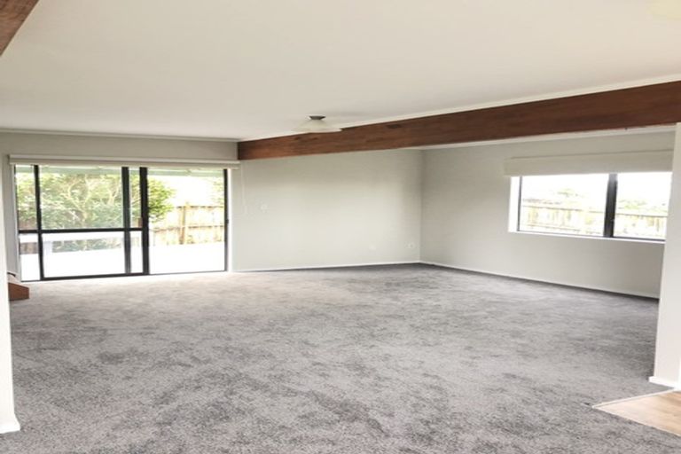 Photo of property in 1/92 Target Road, Totara Vale, Auckland, 0629