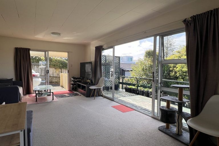 Photo of property in 1/207 East Coast Road, Castor Bay, Auckland, 0620
