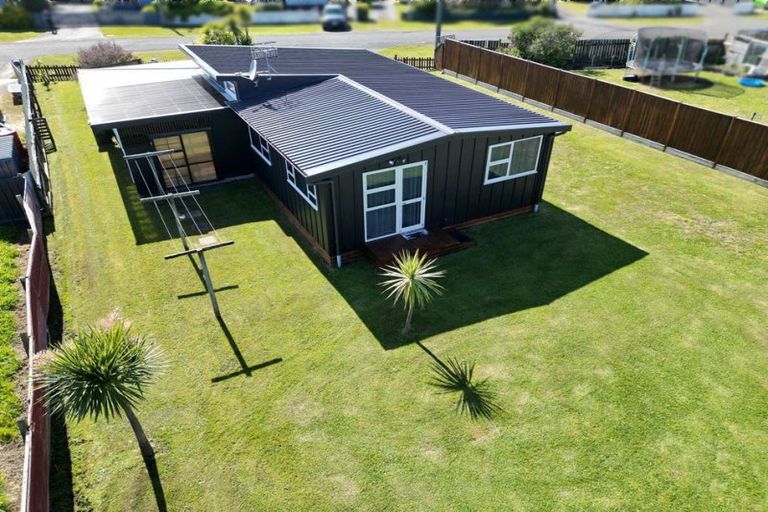 Photo of property in 1 Andresen Street, Foxton Beach, Foxton, 4815