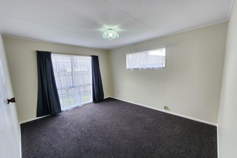 Photo of property in 37 Rhodes Drive, Kelvin Grove, Palmerston North, 4414
