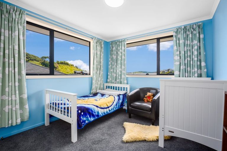 Photo of property in 32 Banks Boulevard, Whitby, Porirua, 5024