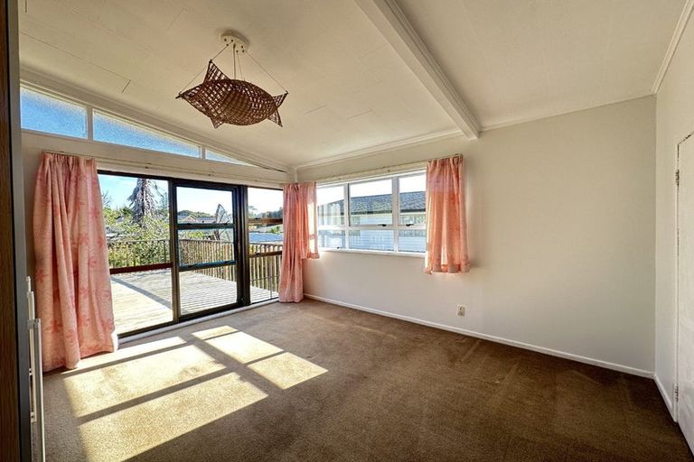 Photo of property in 4 Maui Pomare Street, Blockhouse Bay, Auckland, 0600
