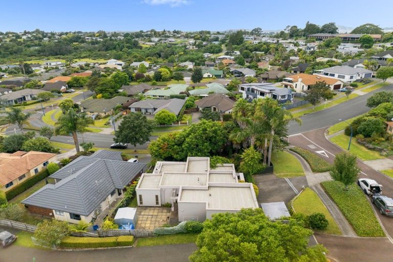 Photo of property in 2 Portchester Close, Bethlehem, Tauranga, 3110