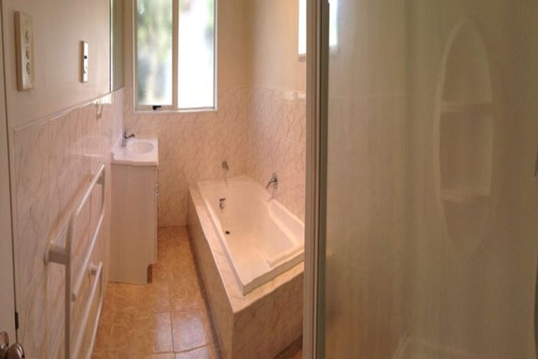 Photo of property in 147a Edmonton Road, Te Atatu South, Auckland, 0610