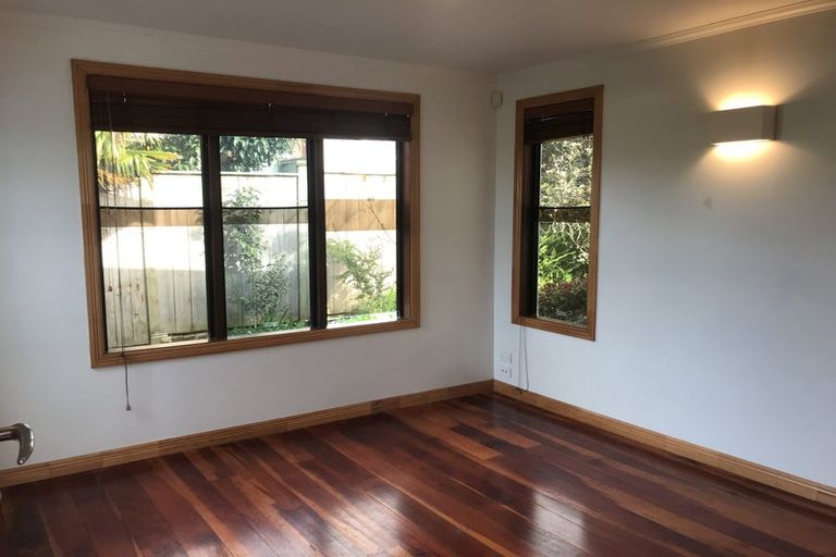 Photo of property in 4 Tobruk Crescent, Milford, Auckland, 0620